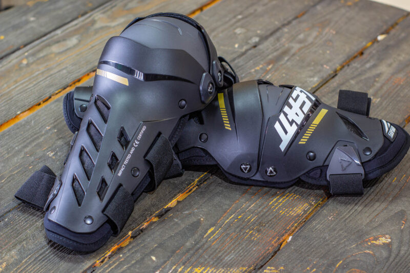 Защита колена LEATT DUAL AXIS черный S/M